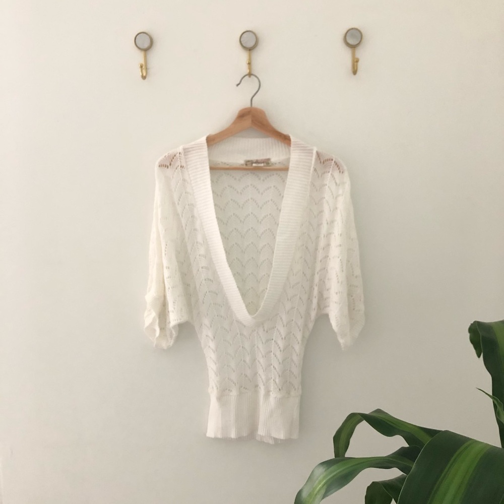 YOUNIQUE white v neck knit top shirt tunic small